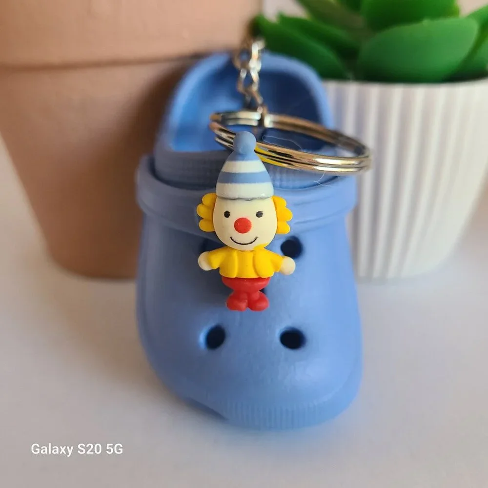 Source Unknown Blue Croc w/Colorful Clown Charm Keychain NWOT Collectible Unisex